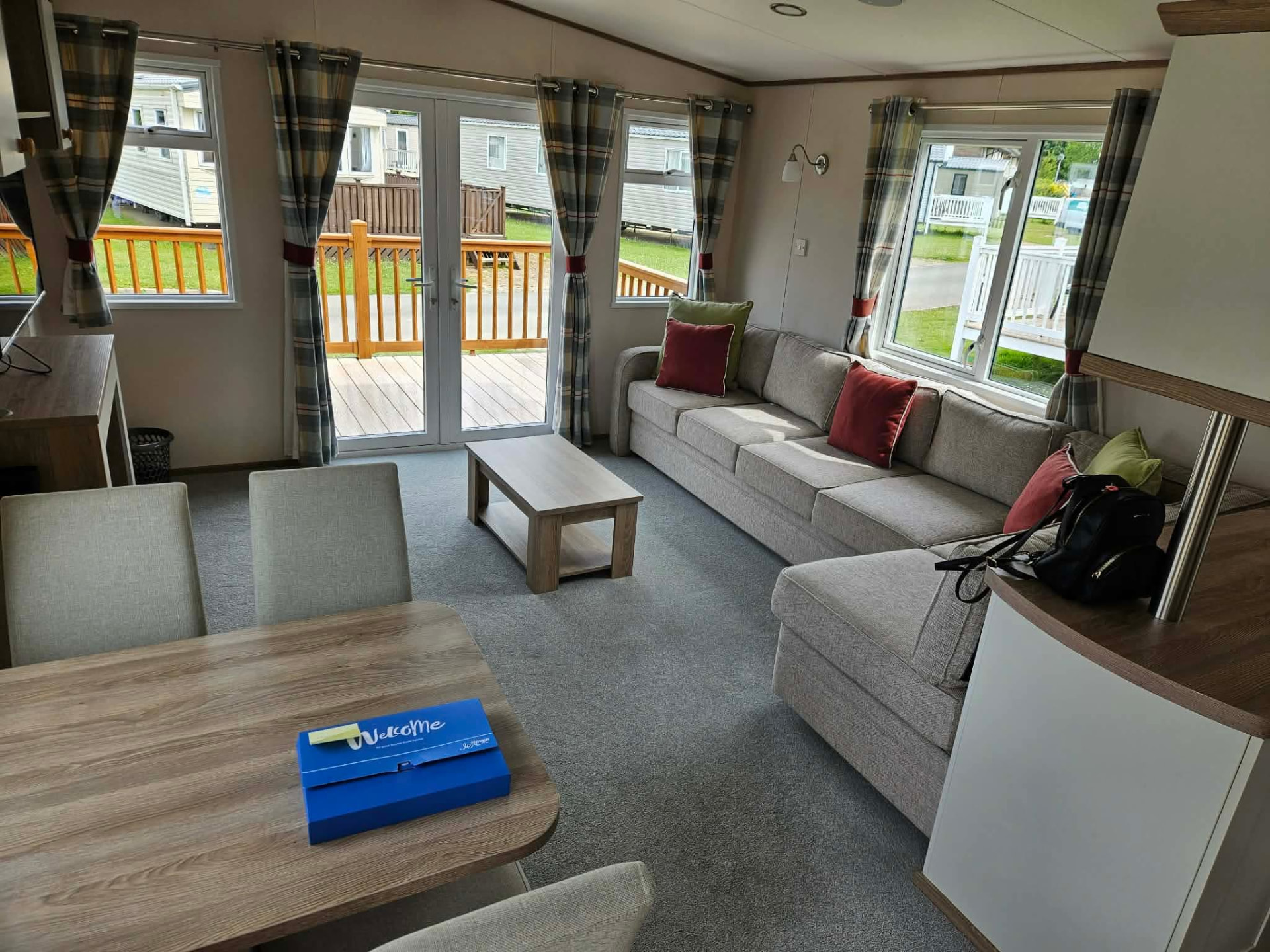 Lounge & patio doors – Bright lounge with doors out to the decking